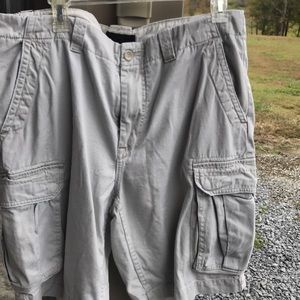 Men’s 36 cargo short.   Light